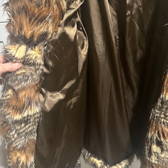 Brand New/Never Worn Stunning Faux Fur Multi- Colored Coat (M) - Picture 12 of 12